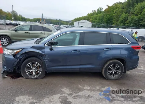 2018 Toyota Highlander Le Plus from USA, damaged, VIN 5TDBZRFH3JS878598